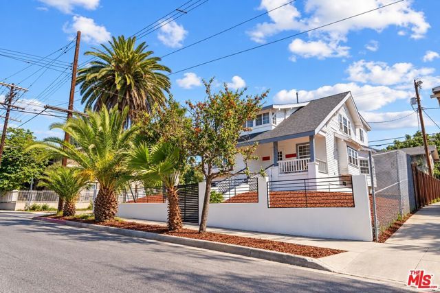 152 N Benton Way, Los Angeles, CA 90026