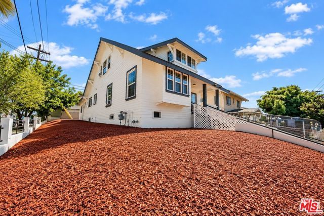 152 N Benton Way, Los Angeles, CA 90026