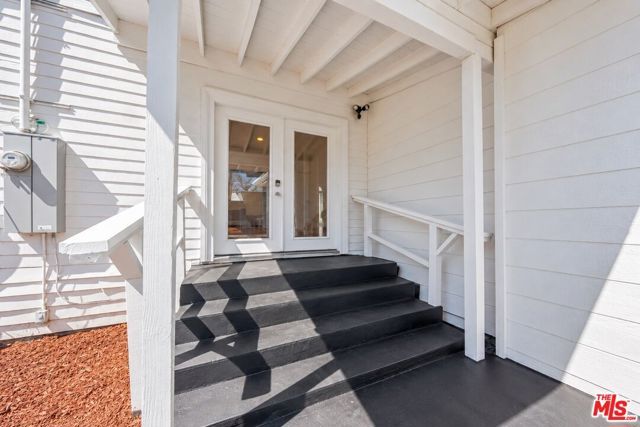 152 N Benton Way, Los Angeles, CA 90026
