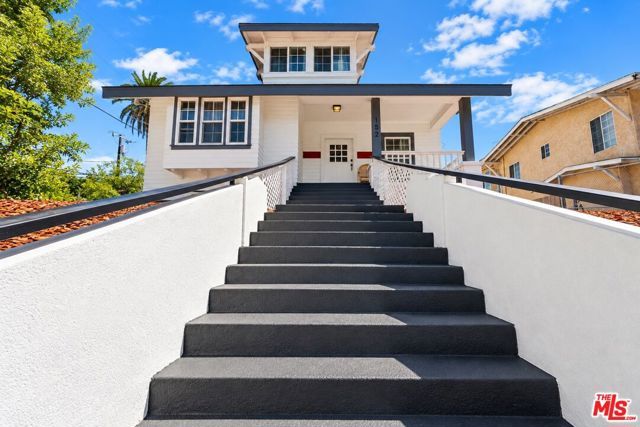 152 N Benton Way, Los Angeles, CA 90026