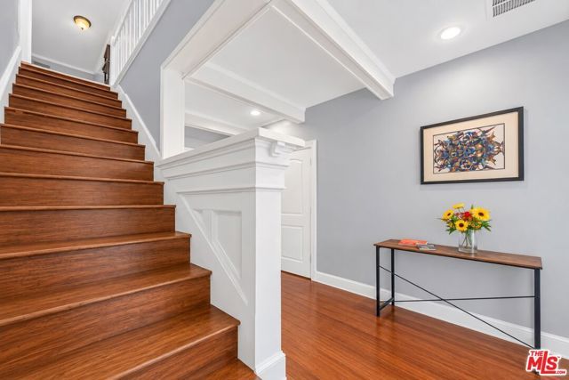 152 N Benton Way, Los Angeles, CA 90026