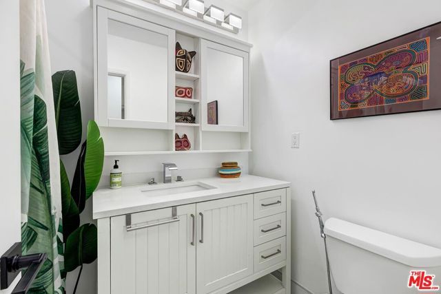 5376 Fairview Boulevard 102, Los Angeles, CA 90056