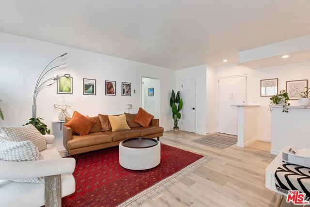 5376 Fairview Boulevard 102, Los Angeles, CA 90056