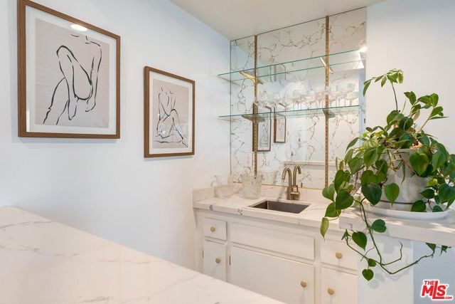 5376 Fairview Boulevard 102, Los Angeles, CA 90056