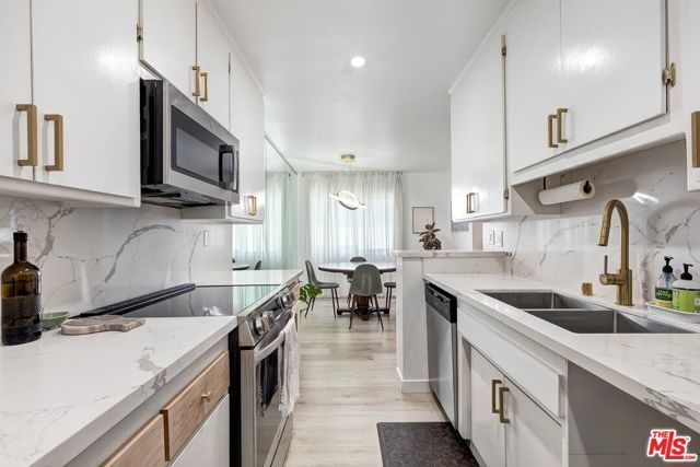 5376 Fairview Boulevard 102, Los Angeles, CA 90056