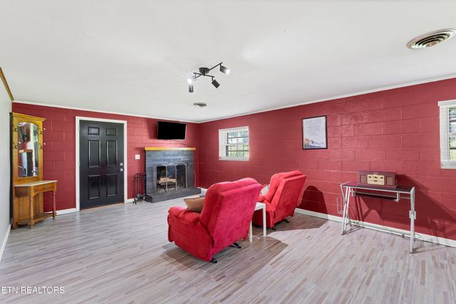 898 W Cunningham St, Alcoa, TN 37701