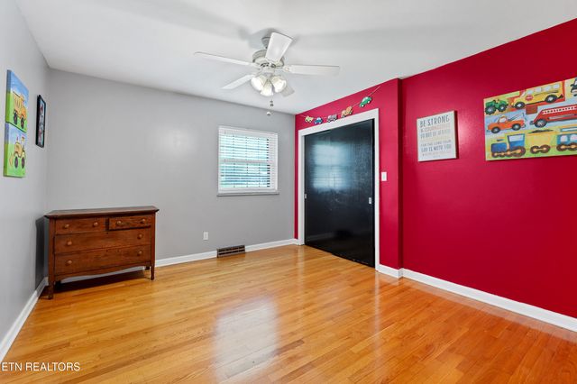 898 W Cunningham St, Alcoa, TN 37701