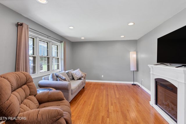 898 W Cunningham St, Alcoa, TN 37701