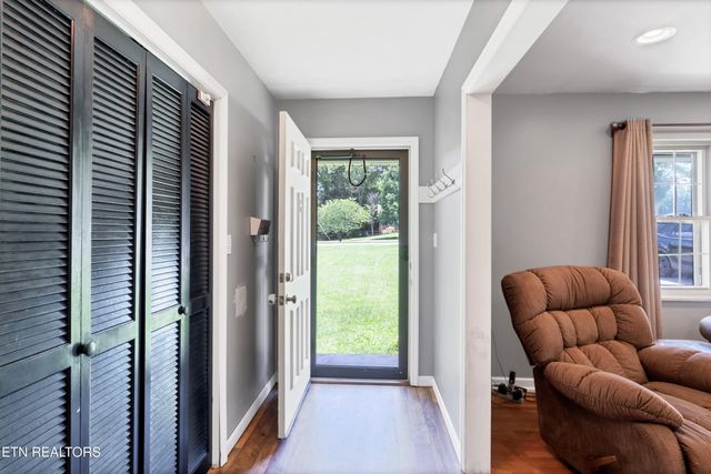 898 W Cunningham St, Alcoa, TN 37701