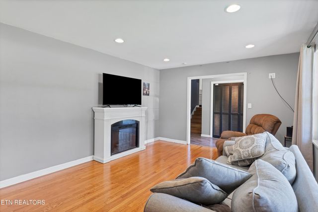 898 W Cunningham St, Alcoa, TN 37701