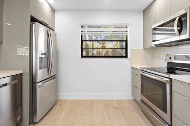 6085 N Sabal Palm Boulevard 109, Tamarac, FL 33319