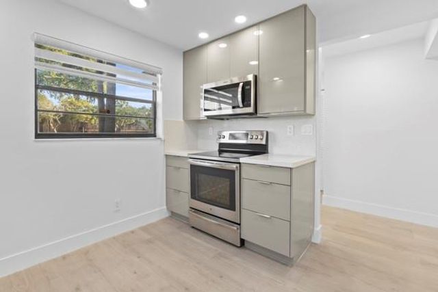 6085 N Sabal Palm Boulevard 109, Tamarac, FL 33319