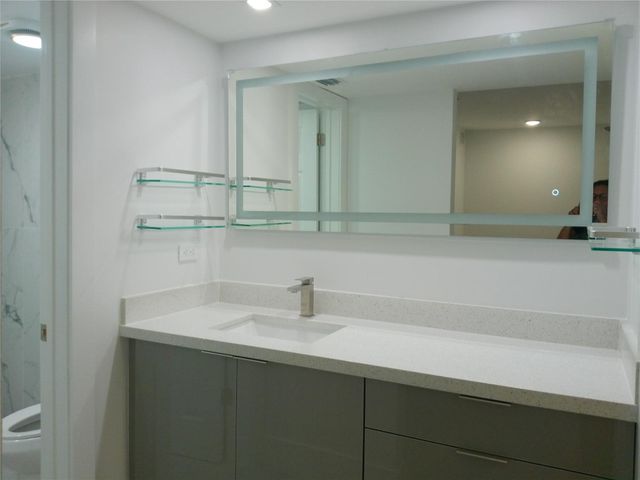 6085 N Sabal Palm Boulevard 109, Tamarac, FL 33319