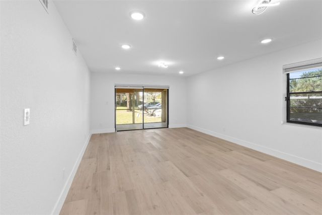 6085 N Sabal Palm Boulevard 109, Tamarac, FL 33319