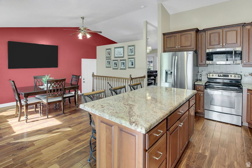 Image 8 of property listing at 1316 S 150 E, Kaysville, UT 84037