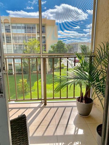 851 Three Islands Blvd 308, Hallandale Beach, FL 33009