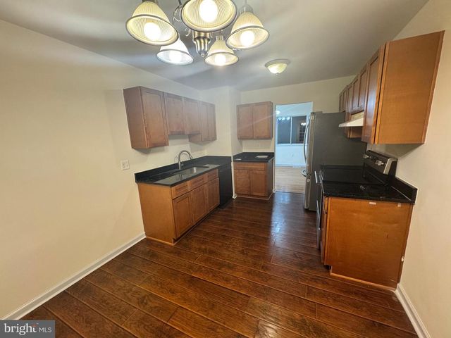 7054 LEEWOOD FOREST DR, Springfield, VA 22151