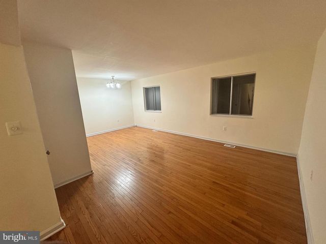 7054 LEEWOOD FOREST DR, Springfield, VA 22151