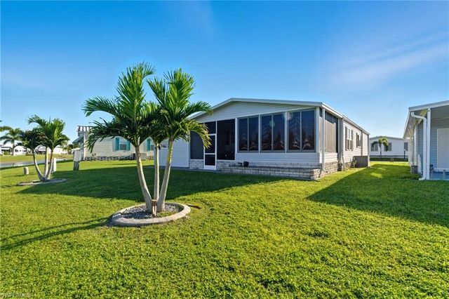 276 Lakeside DR, North Fort Myers, FL 33903