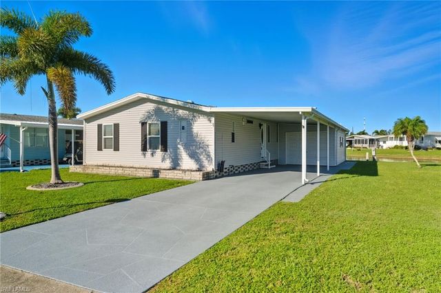 276 Lakeside DR, North Fort Myers, FL 33903