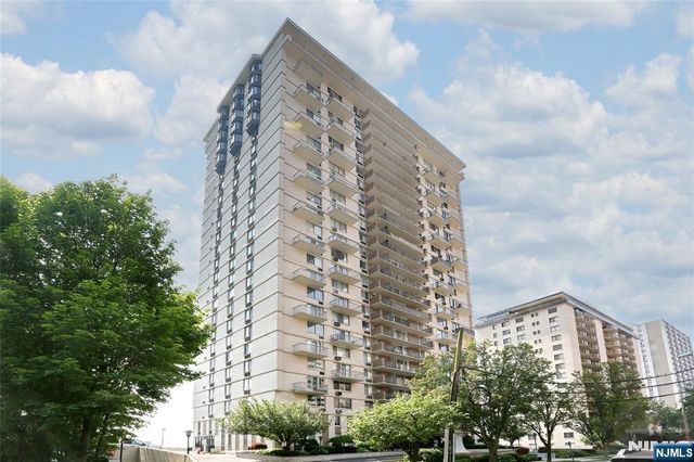 160 Overlook Avenue 19D, Hackensack, NJ 07601