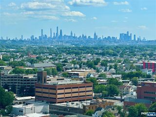 160 Overlook Avenue 19D, Hackensack, NJ 07601