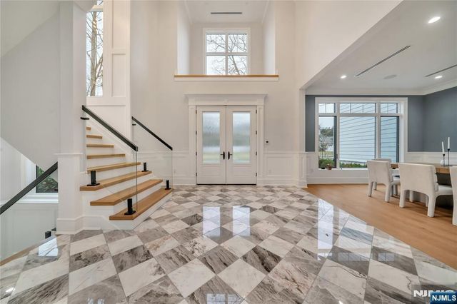 7 Central Avenue, Demarest, NJ 07627