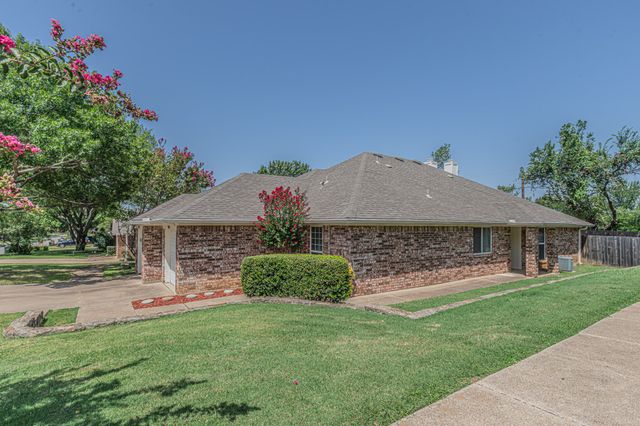 9265 & 9267 Meandering Drive, North Richland Hills, TX 76182