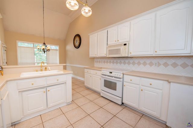 107 Arbor Lane, Centerville, GA 31028