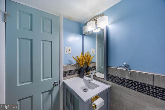 24 WESTBURY DR, Cherry Hill, NJ 08003