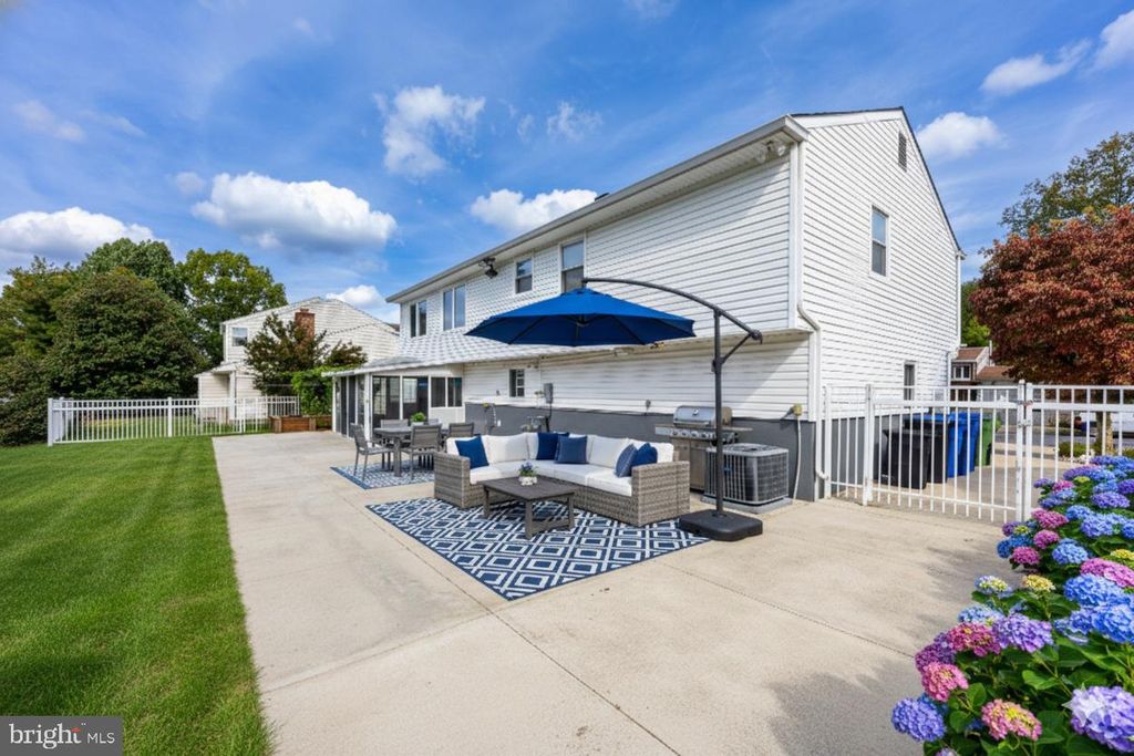 24 WESTBURY DR, Cherry Hill, NJ 08003