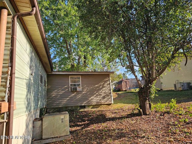 600 W 7Th Ave, Lenoir City, TN 37771