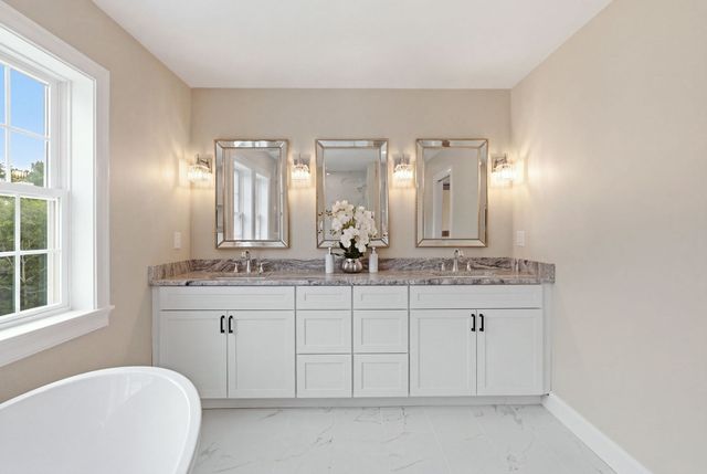 10 Citation Dr, Plymouth, MA 02360