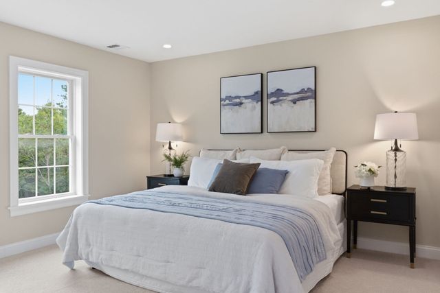 10 Citation Dr, Plymouth, MA 02360