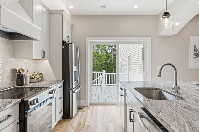 10 Citation Dr, Plymouth, MA 02360