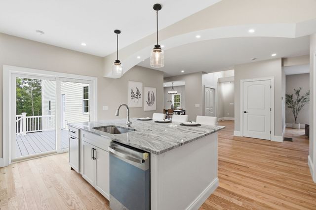 10 Citation Dr, Plymouth, MA 02360