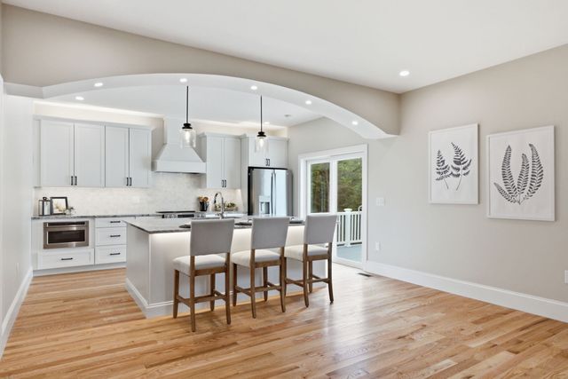 10 Citation Dr, Plymouth, MA 02360