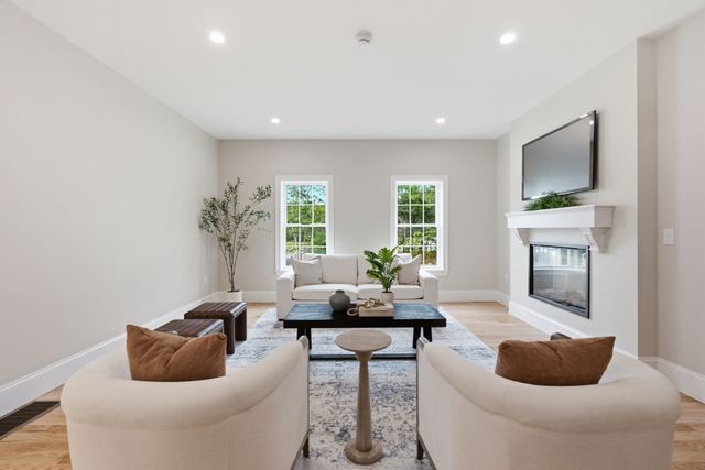 10 Citation Dr, Plymouth, MA 02360