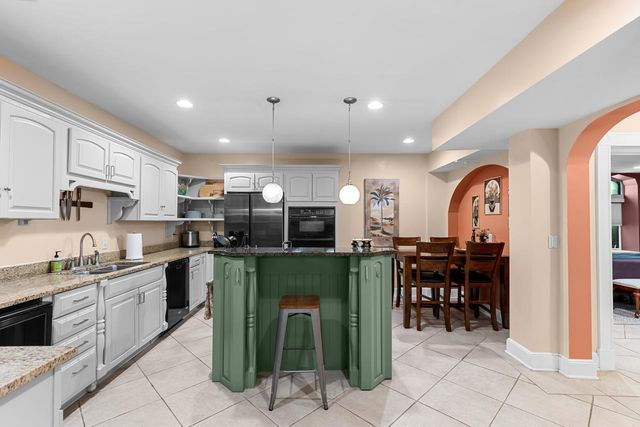 307 Ridgewood Avenue 4, Minneapolis, MN 55403