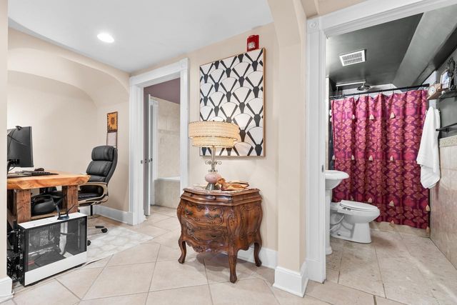 307 Ridgewood Avenue 4, Minneapolis, MN 55403