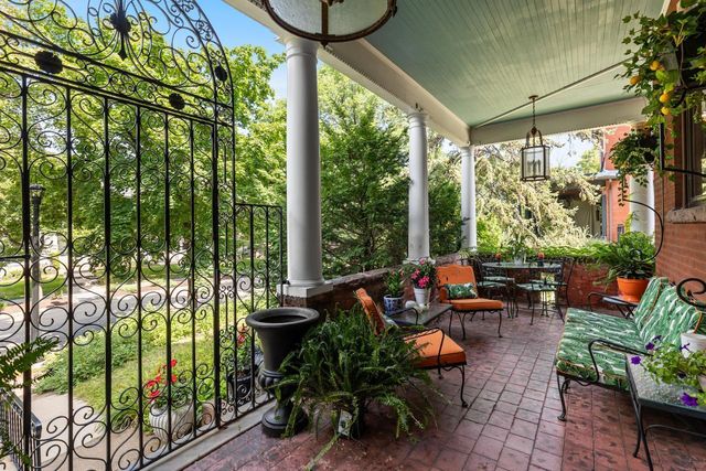 307 Ridgewood Avenue 4, Minneapolis, MN 55403