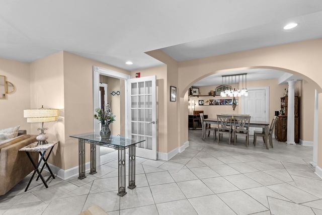 307 Ridgewood Avenue 4, Minneapolis, MN 55403