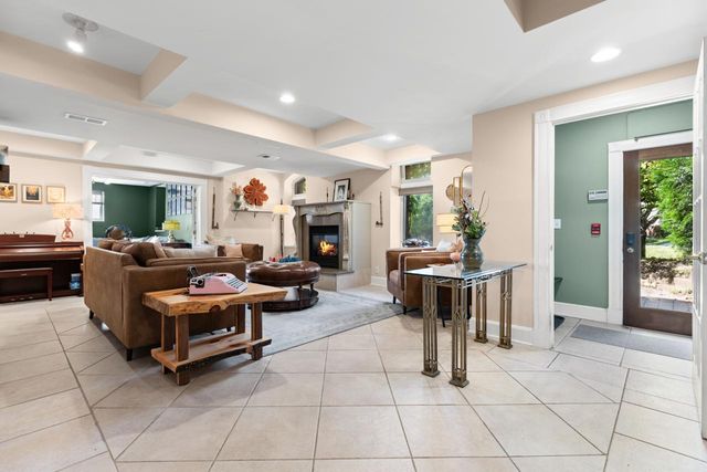 307 Ridgewood Avenue 4, Minneapolis, MN 55403