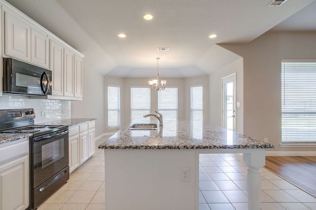 213 Marina Drive, Azle, TX 76020