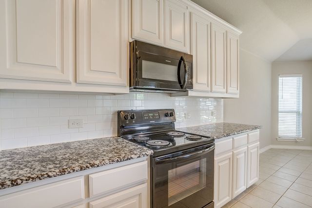 213 Marina Drive, Azle, TX 76020