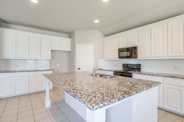 213 Marina Drive, Azle, TX 76020