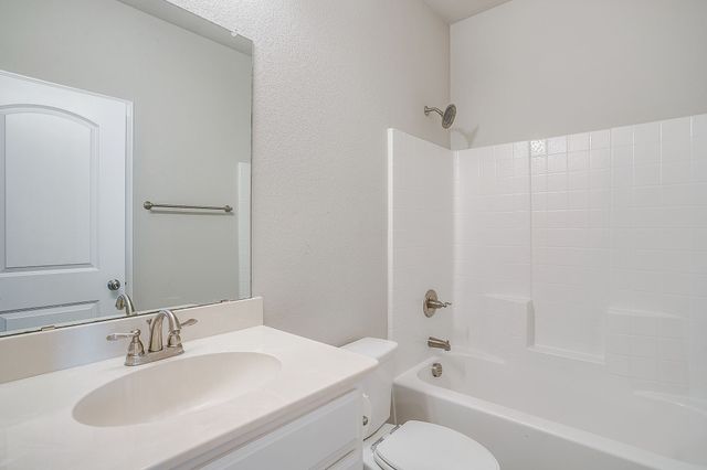 213 Marina Drive, Azle, TX 76020