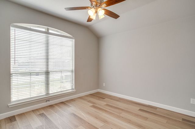 213 Marina Drive, Azle, TX 76020