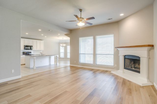 213 Marina Drive, Azle, TX 76020