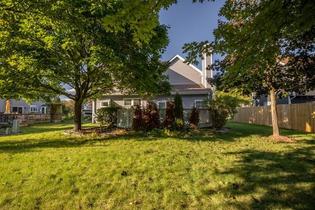 1575 Stockton Lane, Crystal Lake, IL 60014